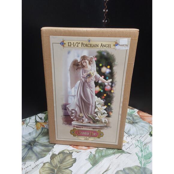 Grandeur Noel Collectors Angel porcelain with florals mint in Box Christmas - Picture 3 of 6